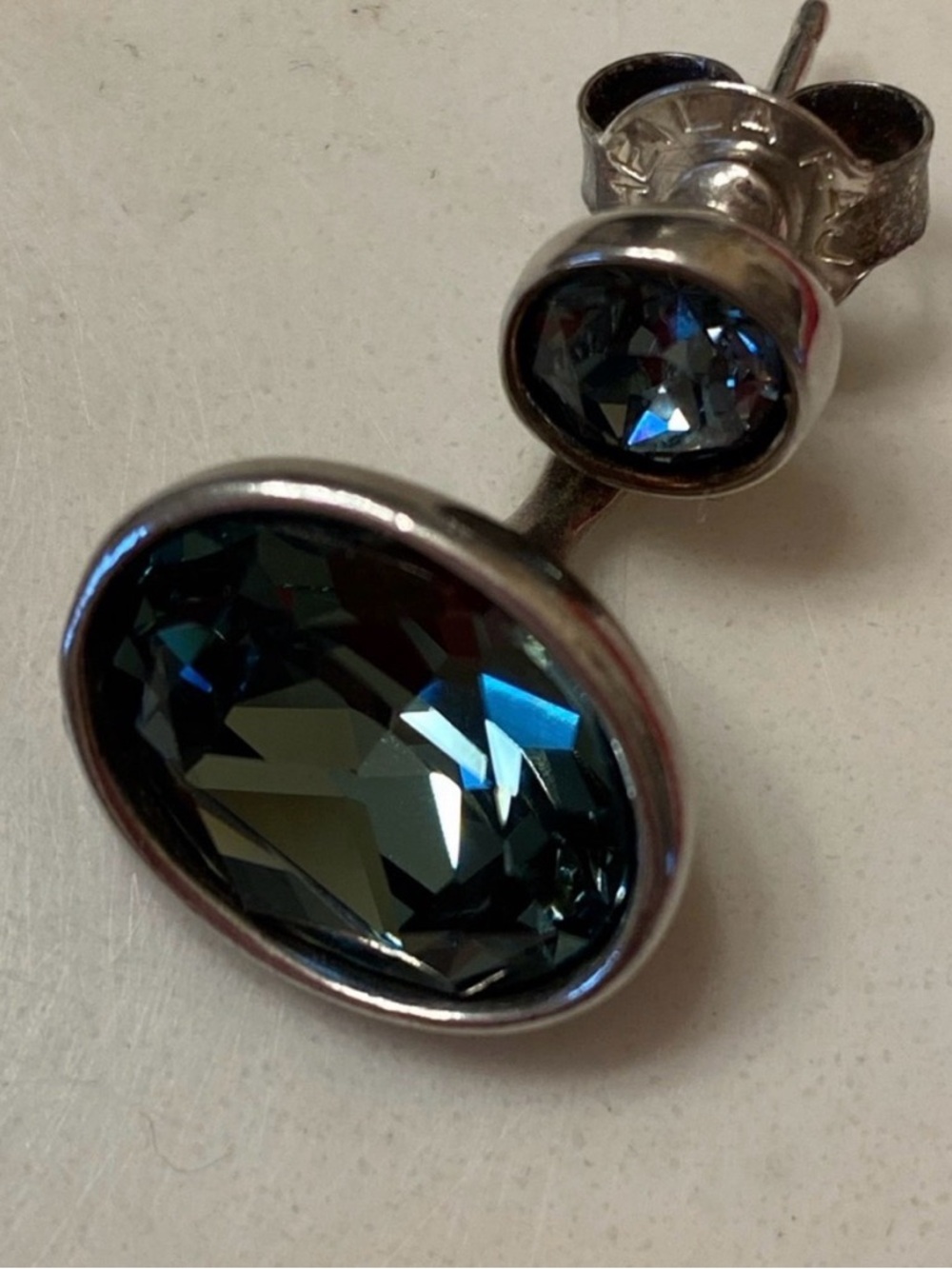 Uno de 50 MIDI Sterling Silver Blue Oval Crystal Earrings